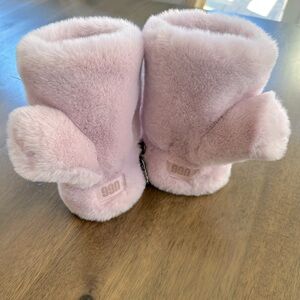NWT UGG Faux fur fingerless mittens in rose/lavender.